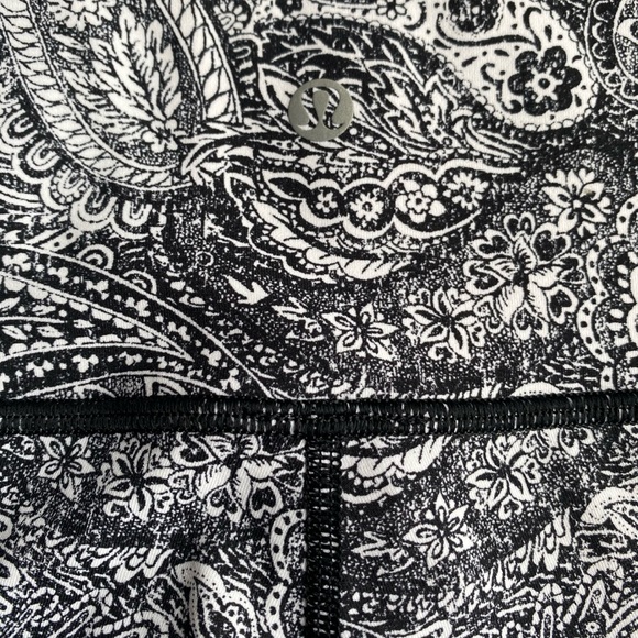 Lululemon paisley print leggings - Picture 5 of 5